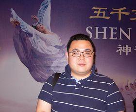 活躍在多個管弦樂團參加演出的低音號演奏家廖偉強，贊嘆到：神韻交響樂團合並了中西樂器兩大傳統音樂，交融出令人耳目一新的音樂效果，是很偉大的工程。