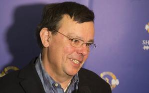 弗裏德裏希‧瑙曼基金會主席Rolf Berndt觀賞了神韻藝術團3月24日在柏林的最後一場演出