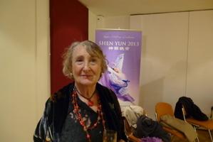 France Richard女士觀看了在巴黎國際會議中心舉行的神韻演出。