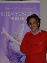 巴黎音樂家和指揮家David Dahan在觀看完神韻演出後由衷的贊嘆神韻無與倫比！