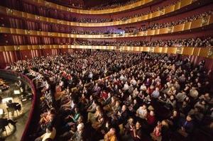 美国神韵国际艺术团在阿根廷首都布宜诺斯艾利斯著名的花旗歌剧院的首场演出开启了一年一度的神韵全球盛大演出之旅。