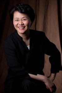 现任芝加哥小交响乐团(Chicago Sinfonietta)、孟菲斯交响乐团音乐总监的旅美台湾指挥陈美安女士。