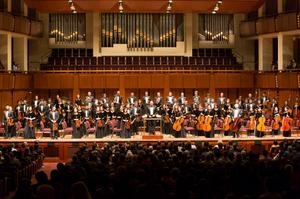  神韻交響樂團於9月27日晚在肯尼迪藝術中心音樂廳首演，拉開了2013年巡迴演出的序幕。 