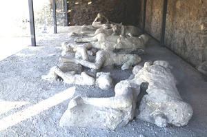庞贝城里被火山灰掩埋的尸体