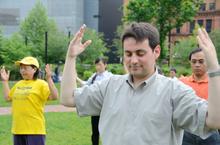 Alex 在煉法輪樁法