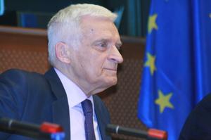 上屆歐洲議會輪值主席布澤克（Jerzy Buzek）教授