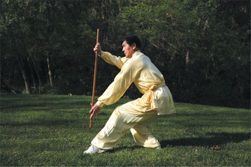 鞭杆，是李有甫先生武功绝技之一，内含刀剑枪棍招式，实用而且动作优美。