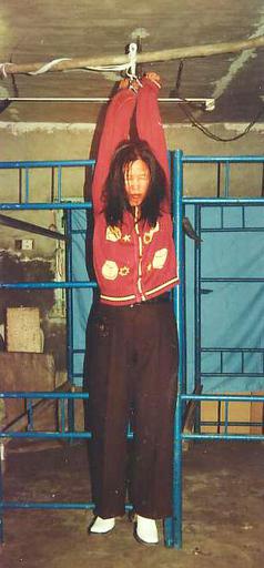 酷刑演示：吊銬