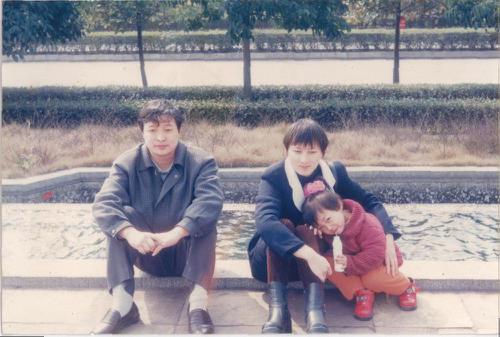 王曉霞與丈夫陳明禧及孩子