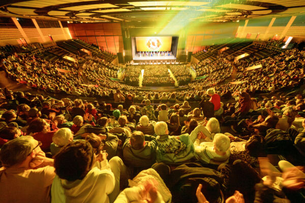 2026年1月7日下午，神韵国际艺术团圆满地结束了在法国土伦泽尼特剧场（Zenith de Toulon）连续举办的第四场演出。