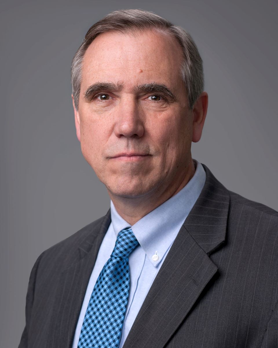 聯邦參議員默克利（Jeff Merkley）表示，活摘器官是地球上最駭人聽聞的人權侵犯之一。